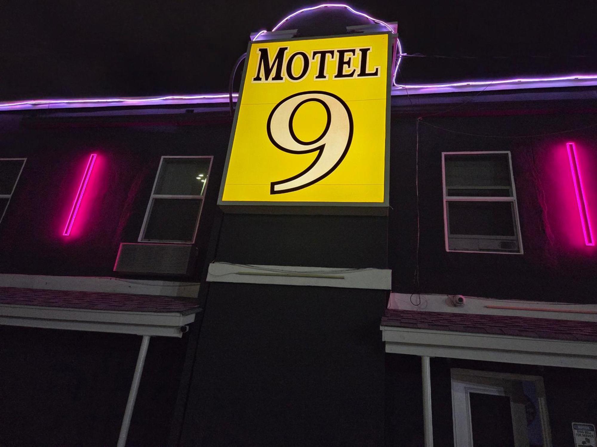 Motel 9 Laredo Zewnętrze zdjęcie